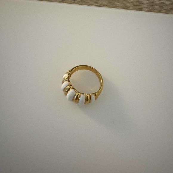 White Striped Dome Ring: Size 6 - Picture 4 of 4